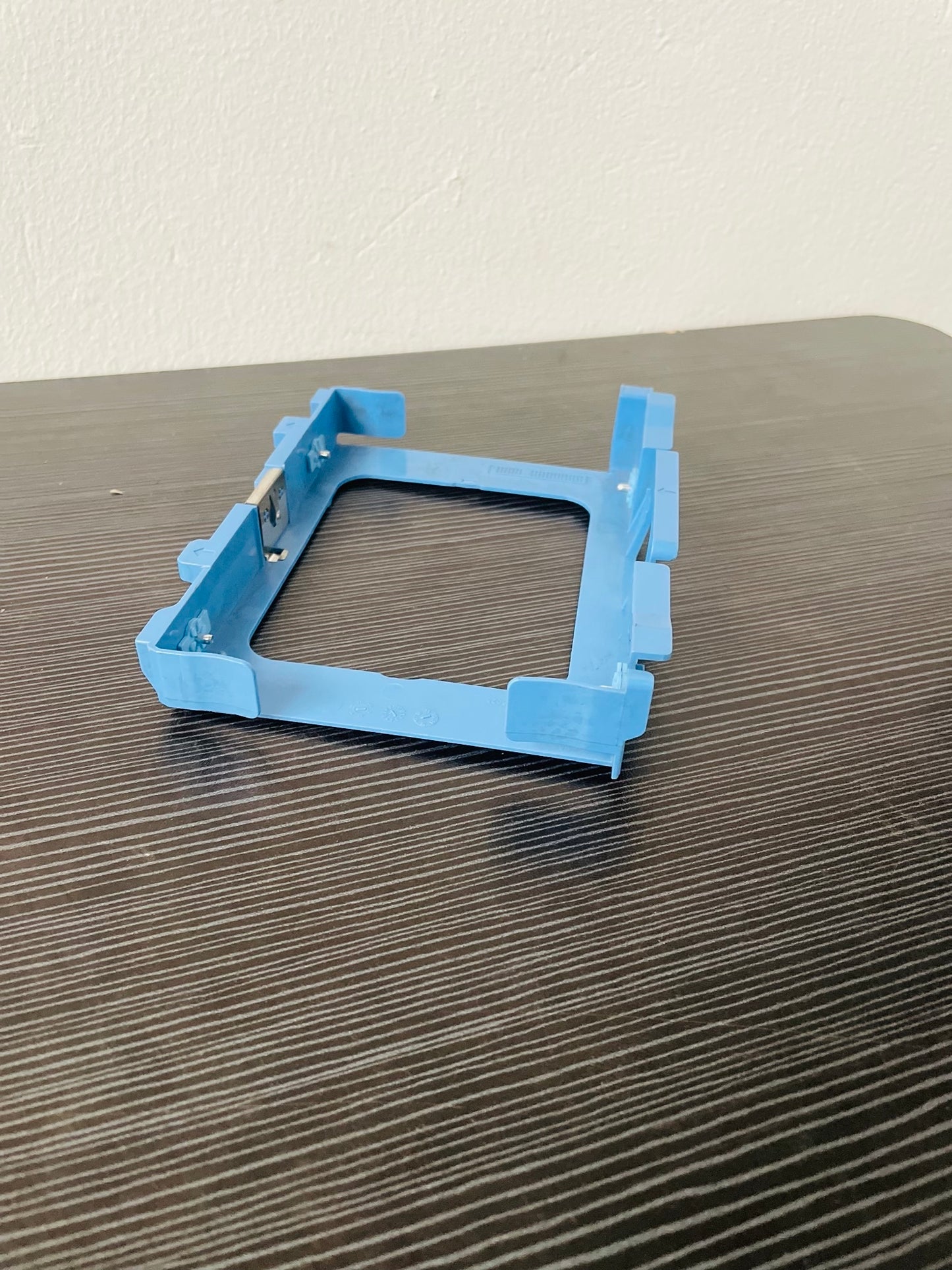 Dell IB5146200-600 3.5 Inch Hard Drive Caddy for OptiPlex 7040 – Pre-Owned