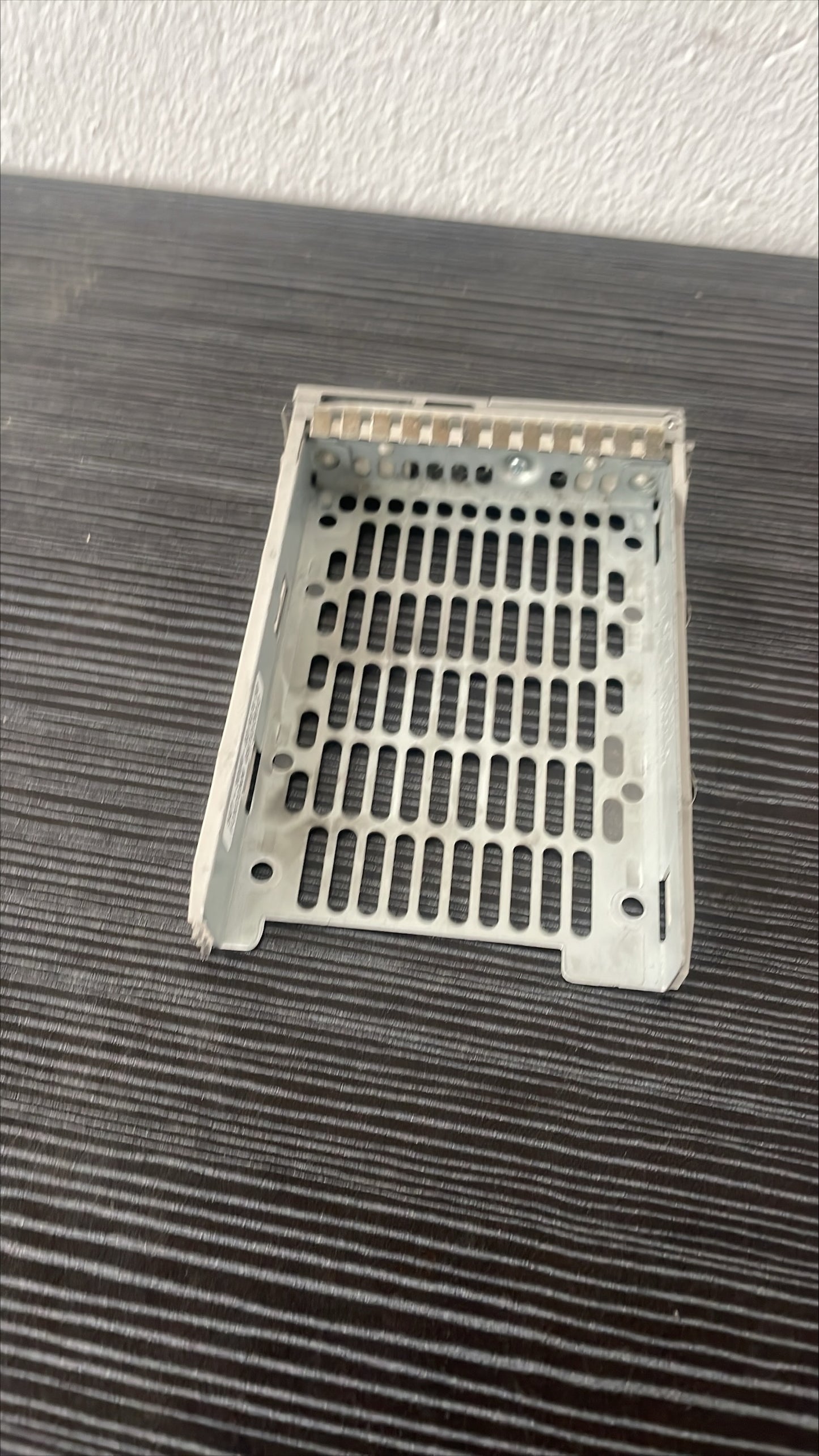 Sun Oracle 341-0586-02 3.5 Inch SCSI Hard Drive Caddy Tray for X4200 / X4600 / T1000 / T2000 – Pre-Owned