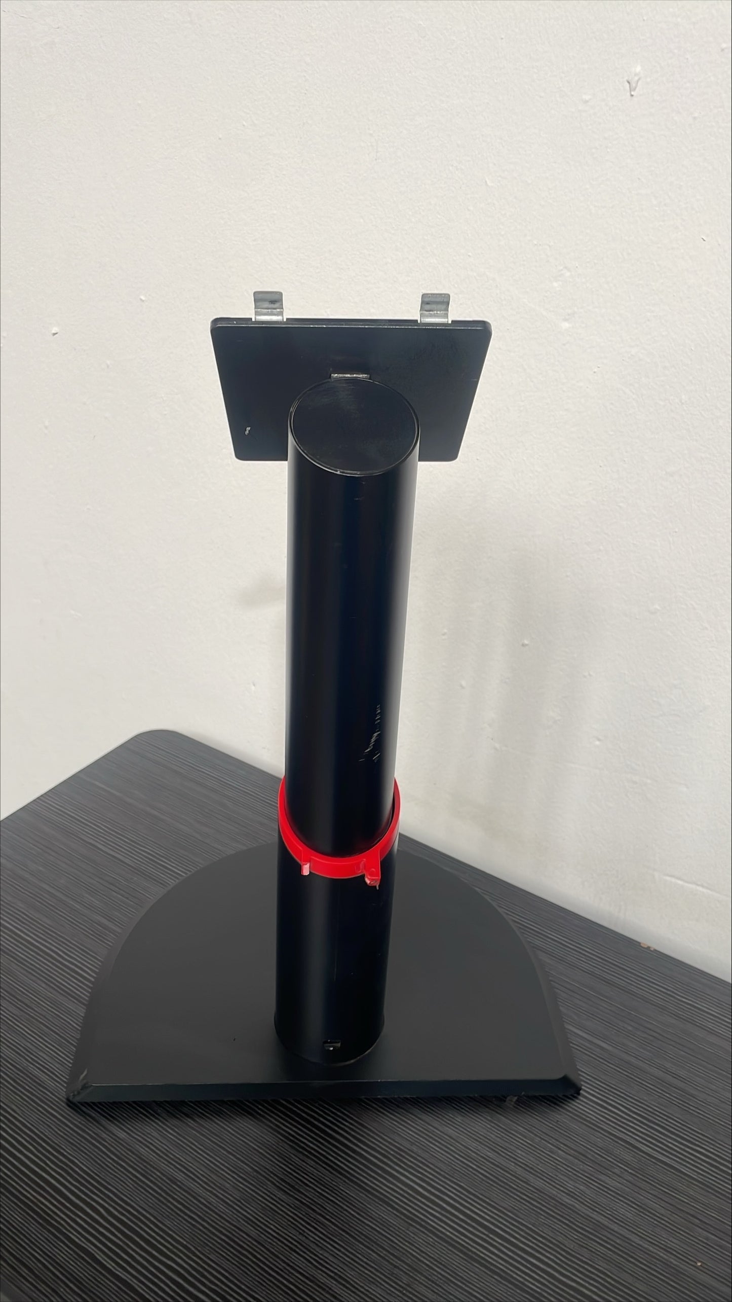 Montreal 23 Inch Monitor Stand – Pre-Owned