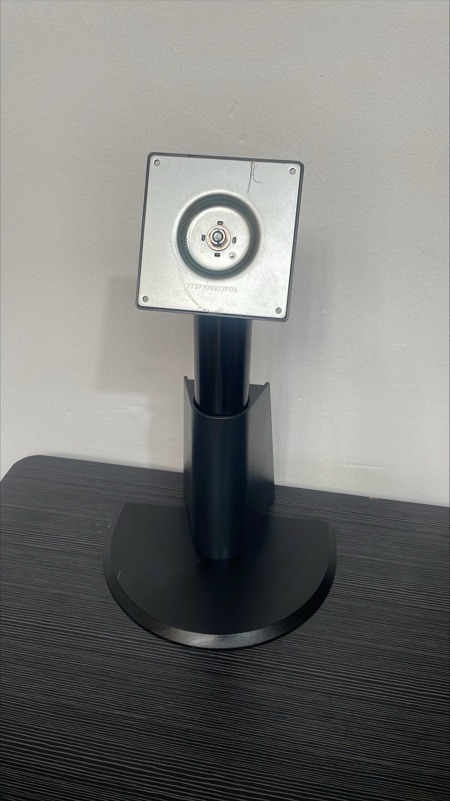 Lenovo 7737709922P0A Universal VESA Monitor Stand – Pre-Owned
