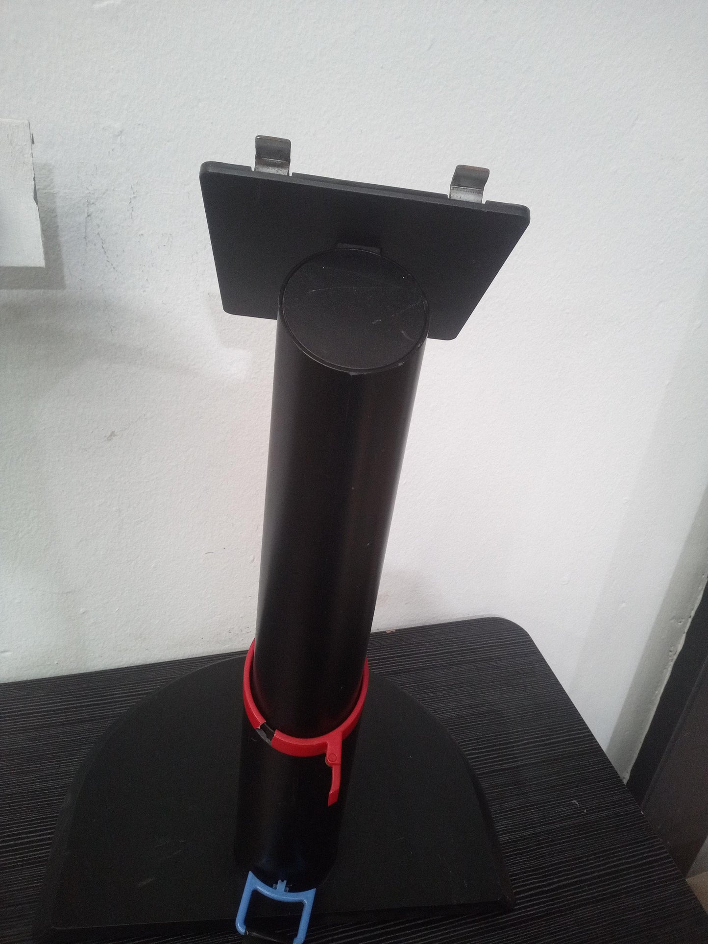 Montreal 23 Inch Monitor Stand – Pre-Owned