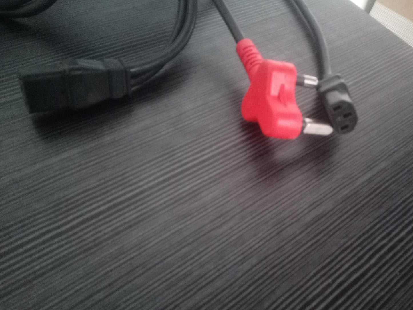 Power Cable 2 Way IEC Double Kettle – Pre-Owned