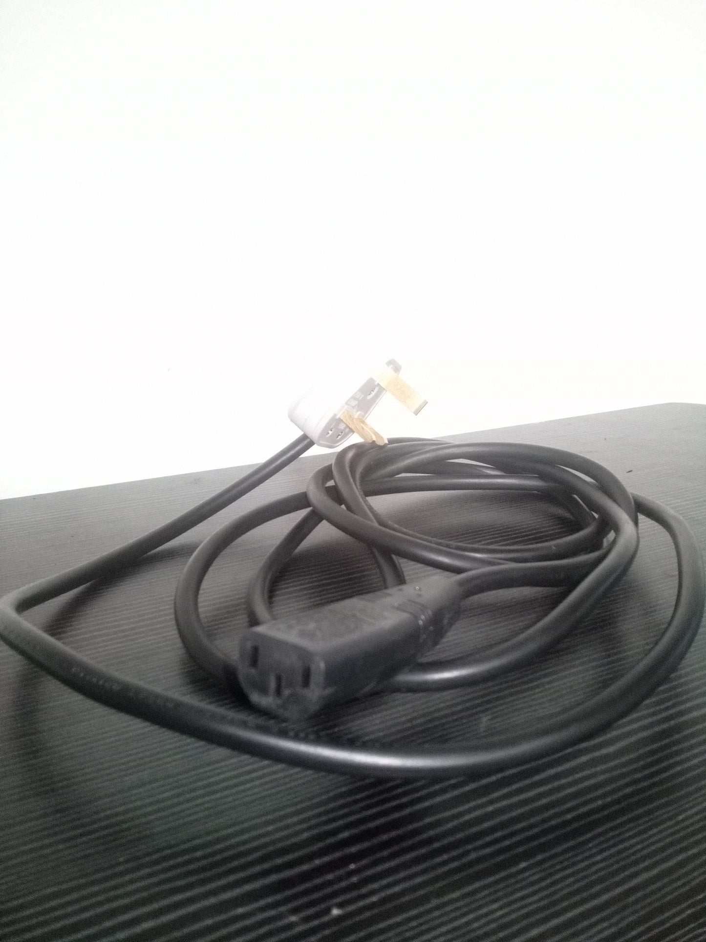 UK Mains to IEC C13 Power Cable - White – Pre-Owned