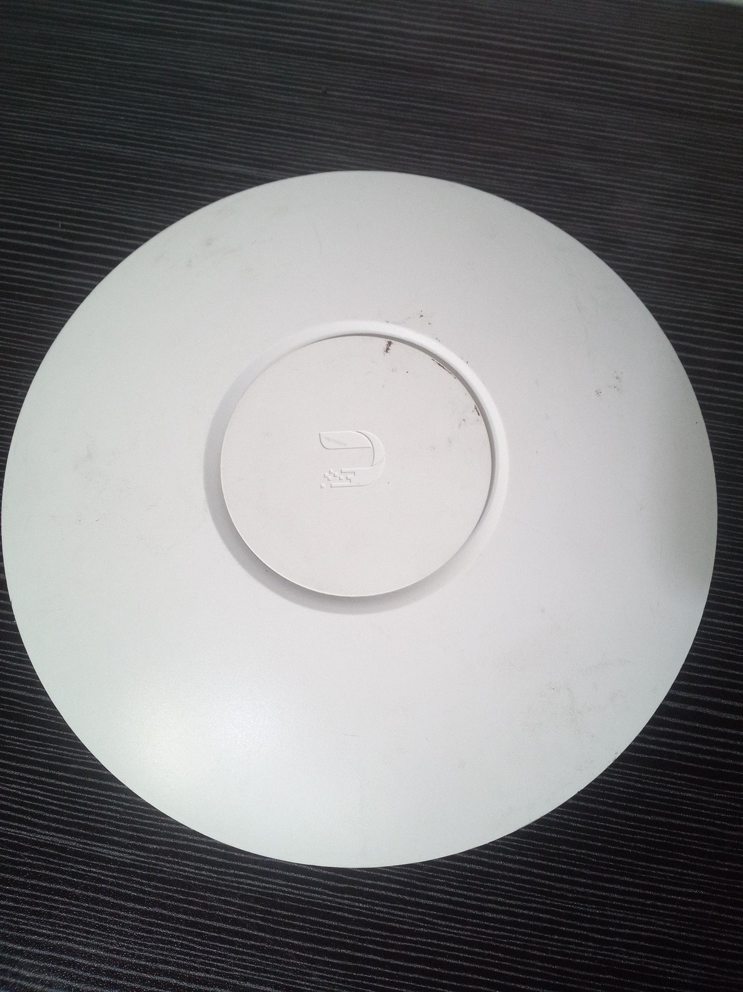 Ubiquiti UniFi UAP Access Point Without Mounting Brackets – Pre-Owned