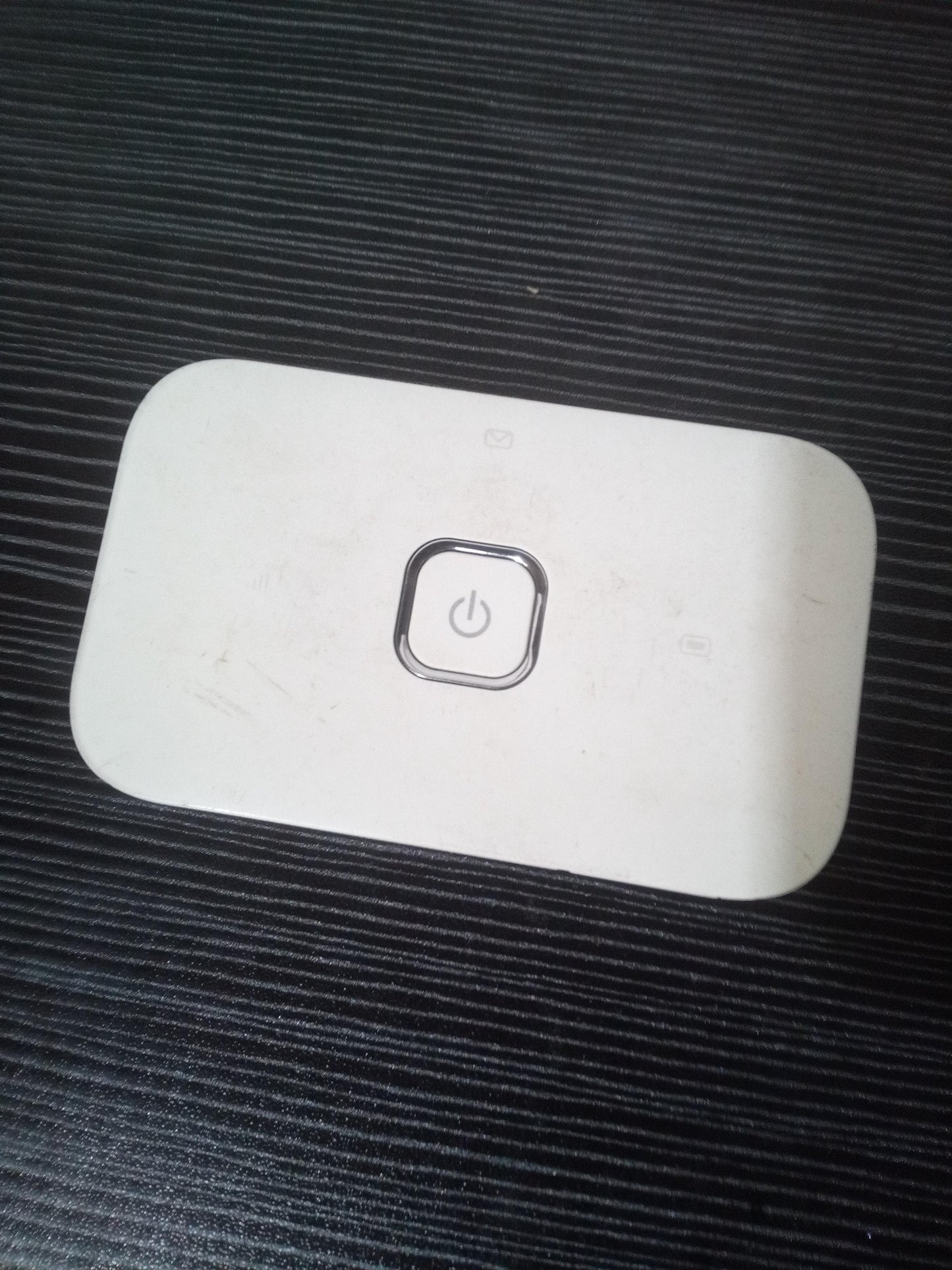 Vodafone R216 4G Mobile WiFi Hotspot – No Battery – Pre-Owned