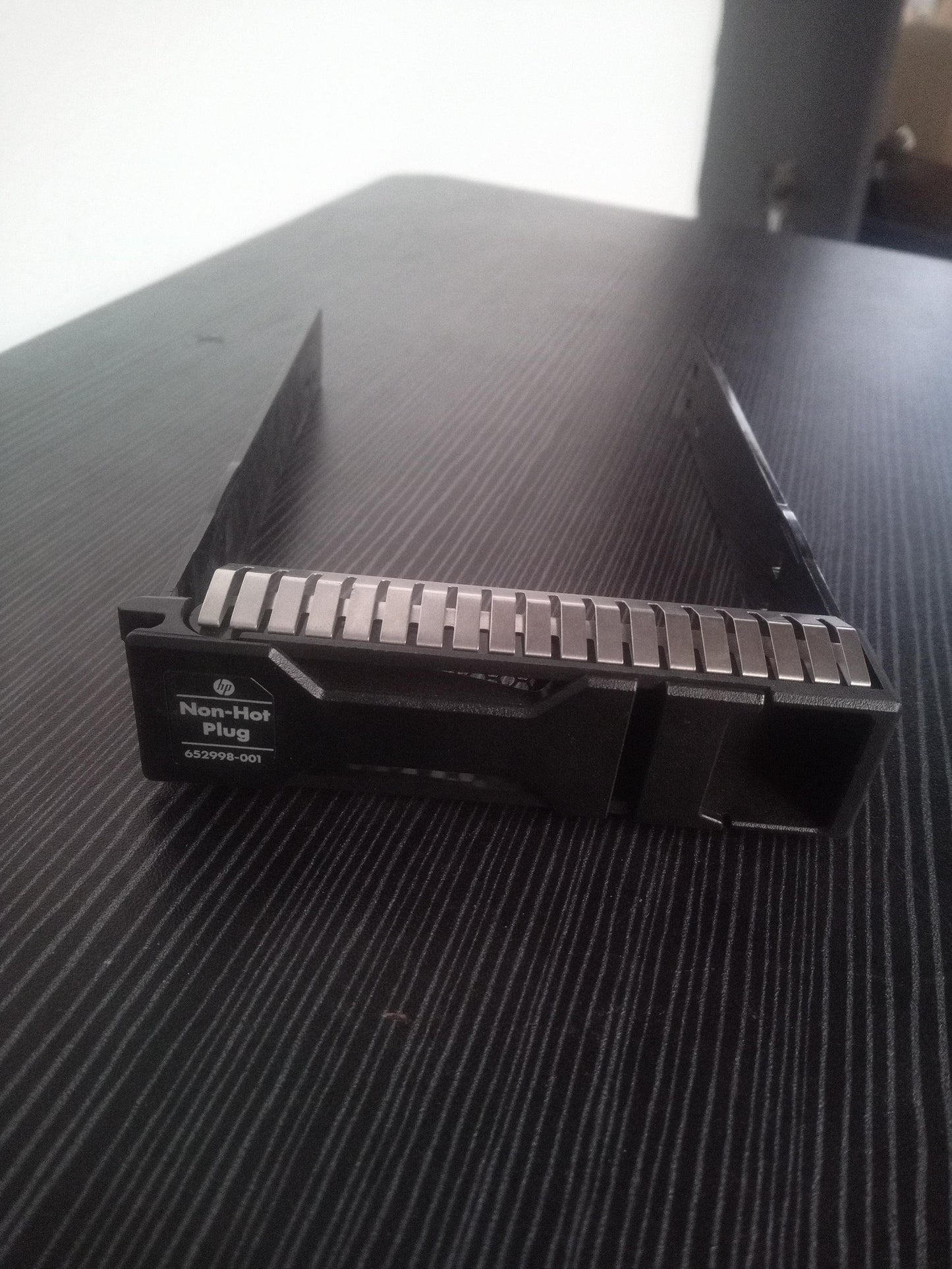 HP 652998-001 3.5 Inch SAS/SATA Hard Drive Caddy Tray – Pre-Owned