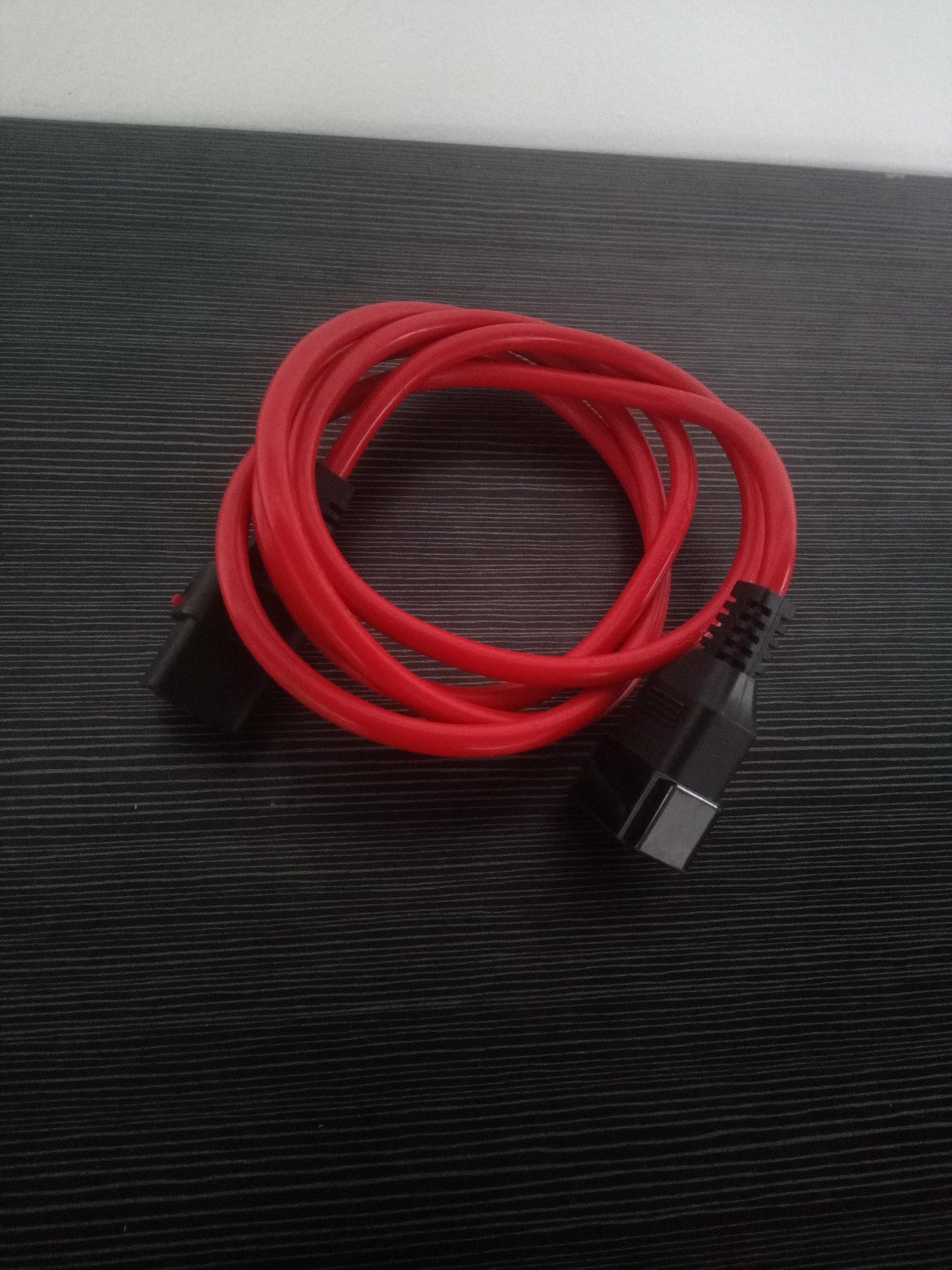Locking IEC C13 to C14 Kettle Extension Lead 10A Mains Power Cable - Red - 2 Meter – Pre-Owned