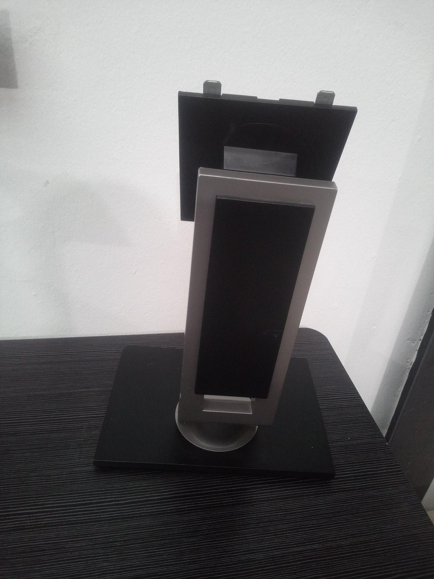 Dell 1909Wb & P1911B Monitor Stand – Pre-Owned