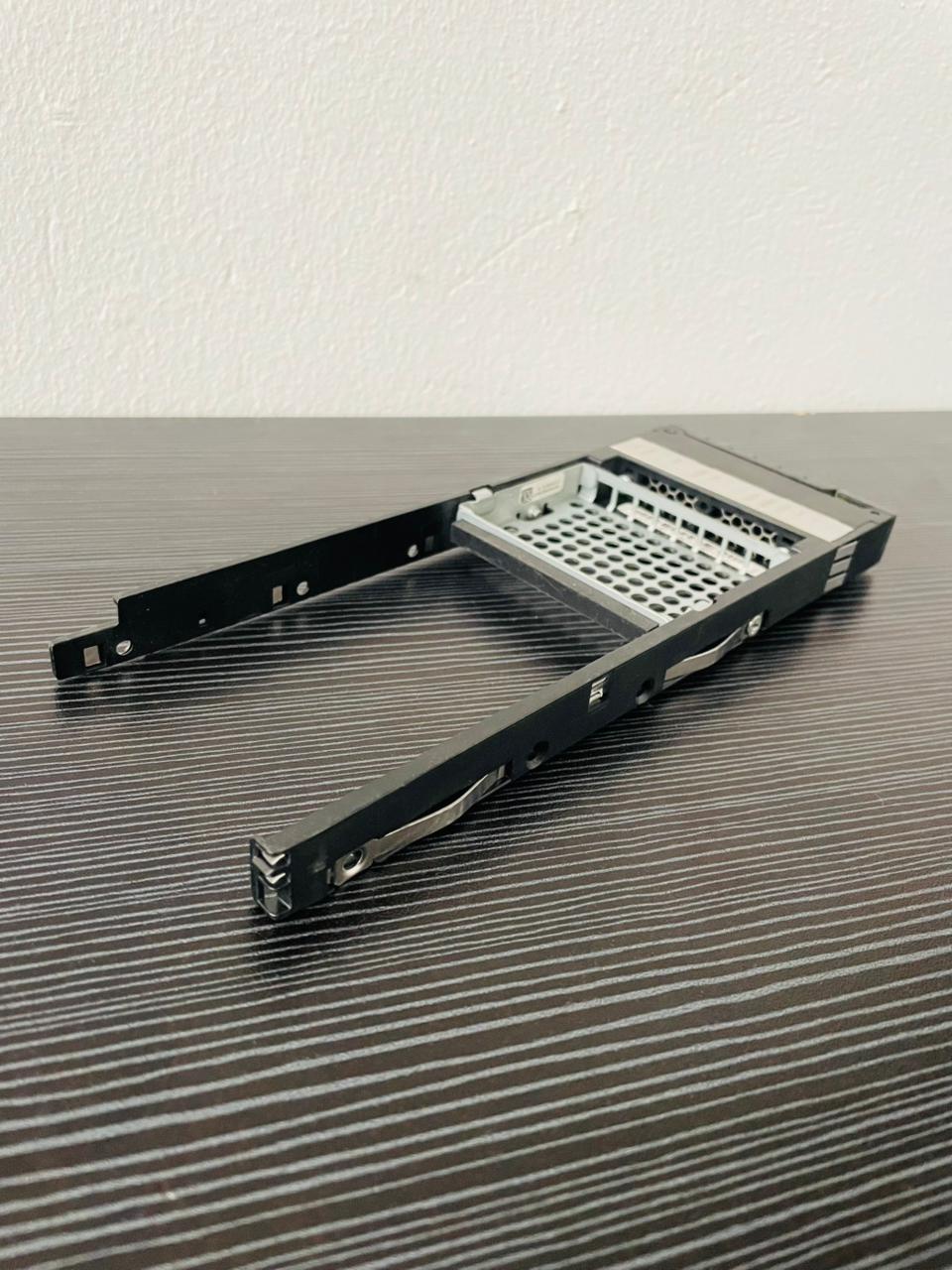 Huawei 21123168 2.5 Inch HDD Caddy Frame For OceanStor 5300 5600 5800 6800 V3 Storage System – Pre-Owned