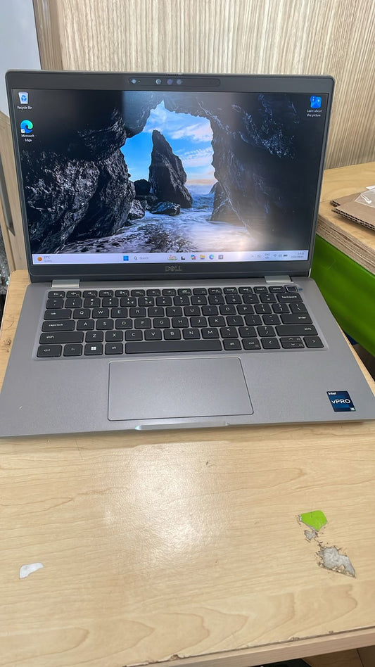 Dell Latitude 5330 13.3 Inch Laptop – i5 1245U – 8GB DDR4 – 512GB NVMe SSD – Win11Pro – Battery Health 76% – With Adapter – Used