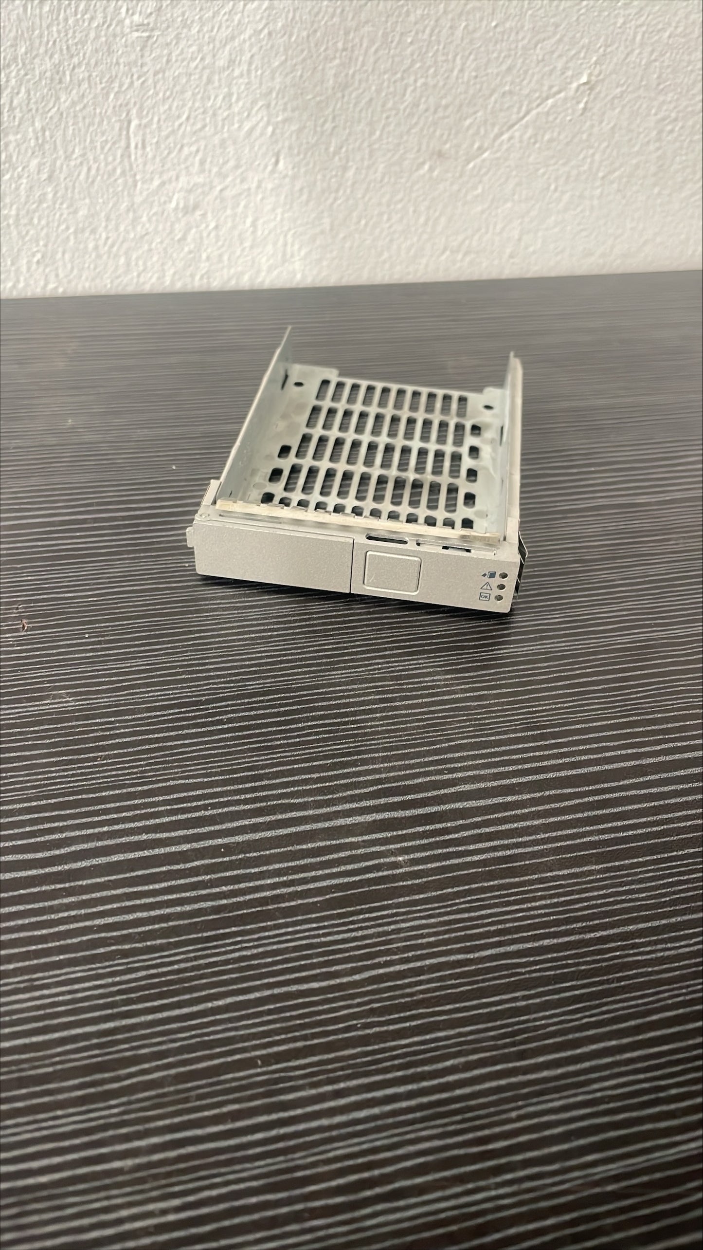 Sun Oracle 341-0586-02 3.5 Inch SCSI Hard Drive Caddy Tray for X4200 / X4600 / T1000 / T2000 – Pre-Owned