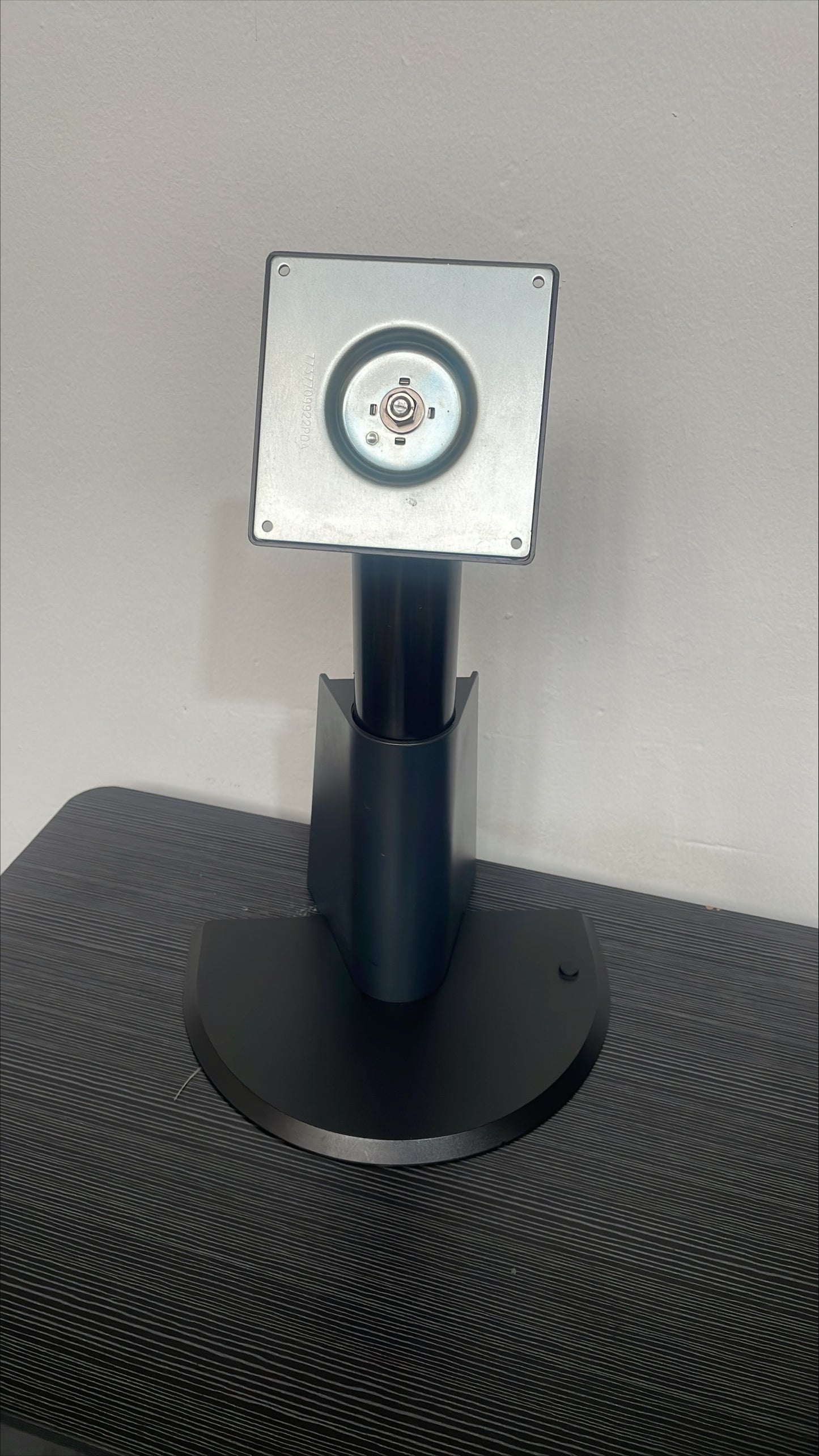 Lenovo 7737709922P0A Universal VESA Monitor Stand – Pre-Owned