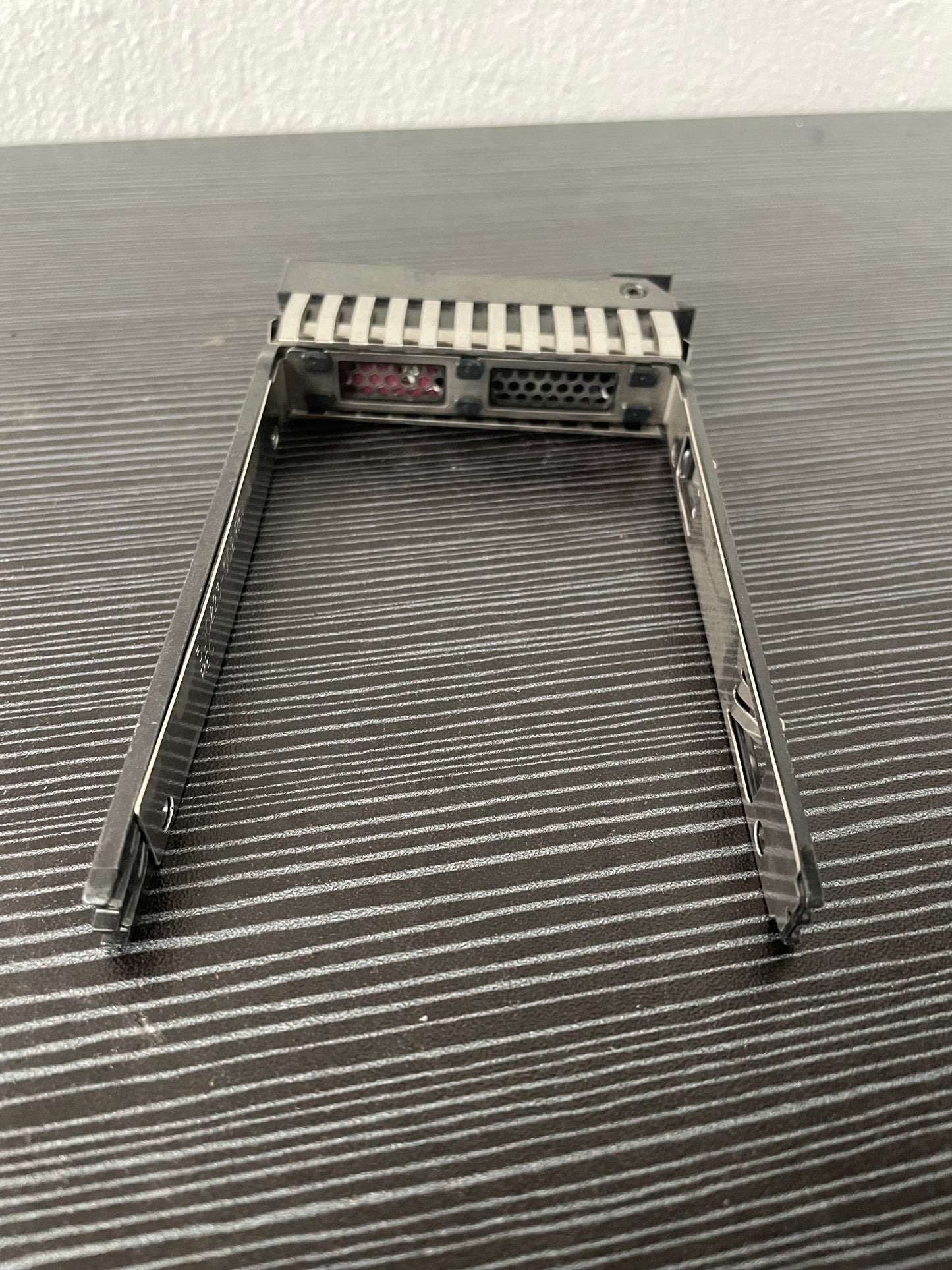 HP 500223-002 2.5 Inch SAS/SATA Hot Swap Hard Drive Tray Caddy for ProLiant G5/G6 – Pre-Owned