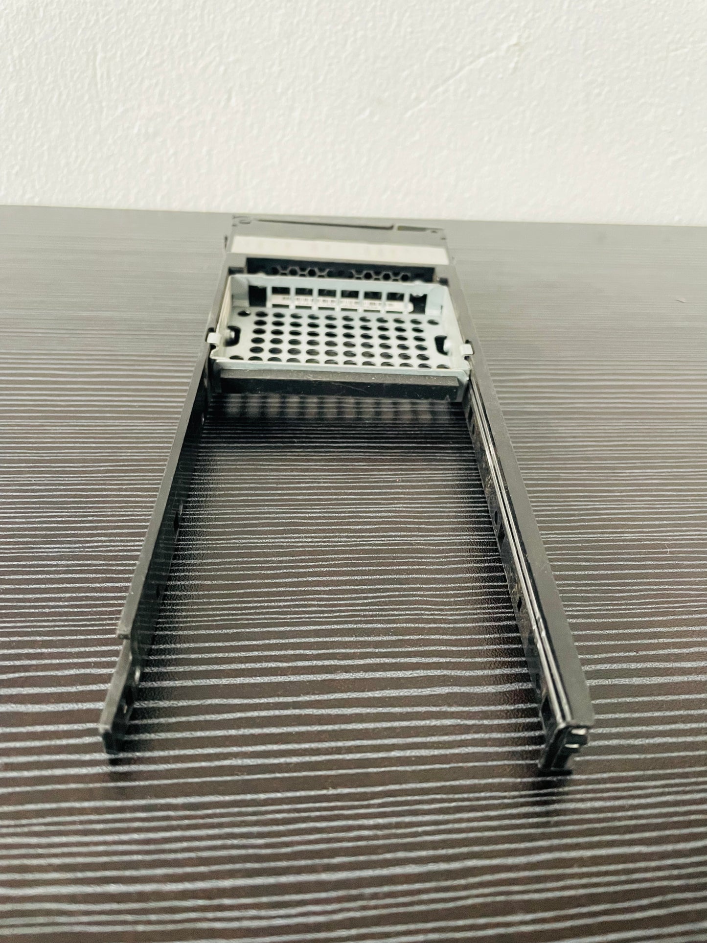Huawei 21123168 2.5 Inch HDD Caddy Tray for OceanStor 5300 5600 6800 V3 – Pre-Owned