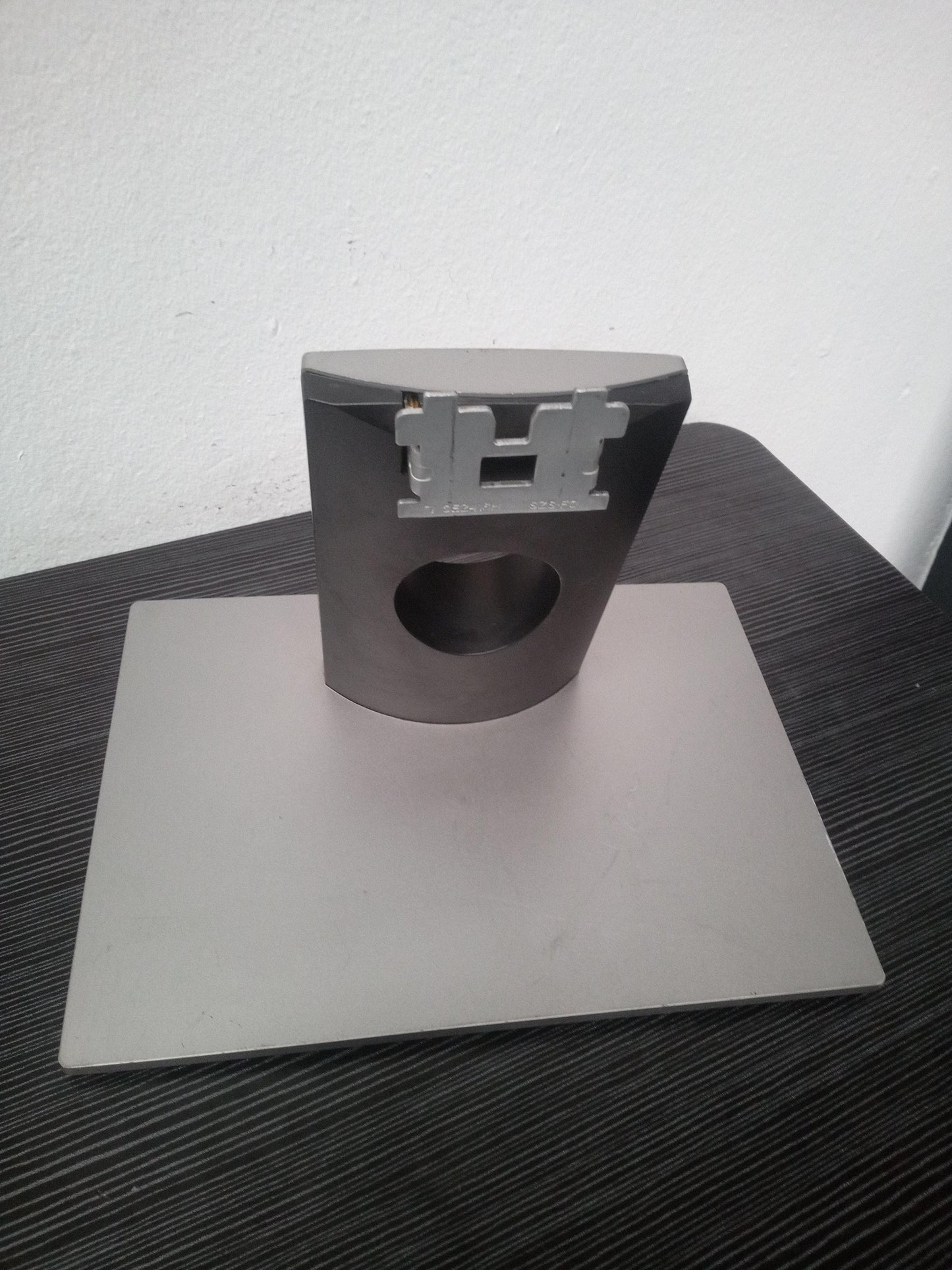 Dell SE2416H Monitor Stand – Pre-Owned