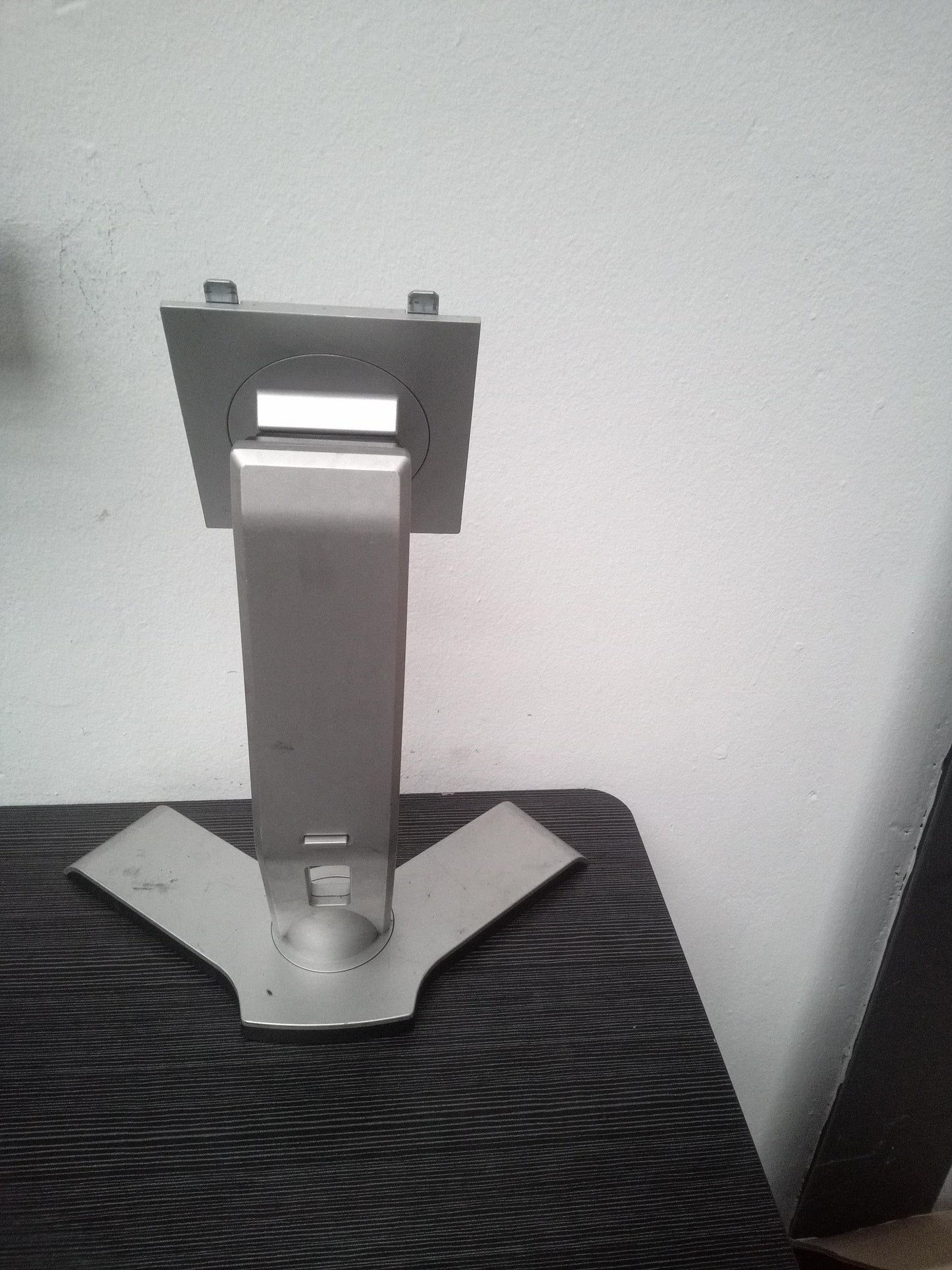 Dell 1708FPt & 1908FPt Monitor Stand – Pre-Owned