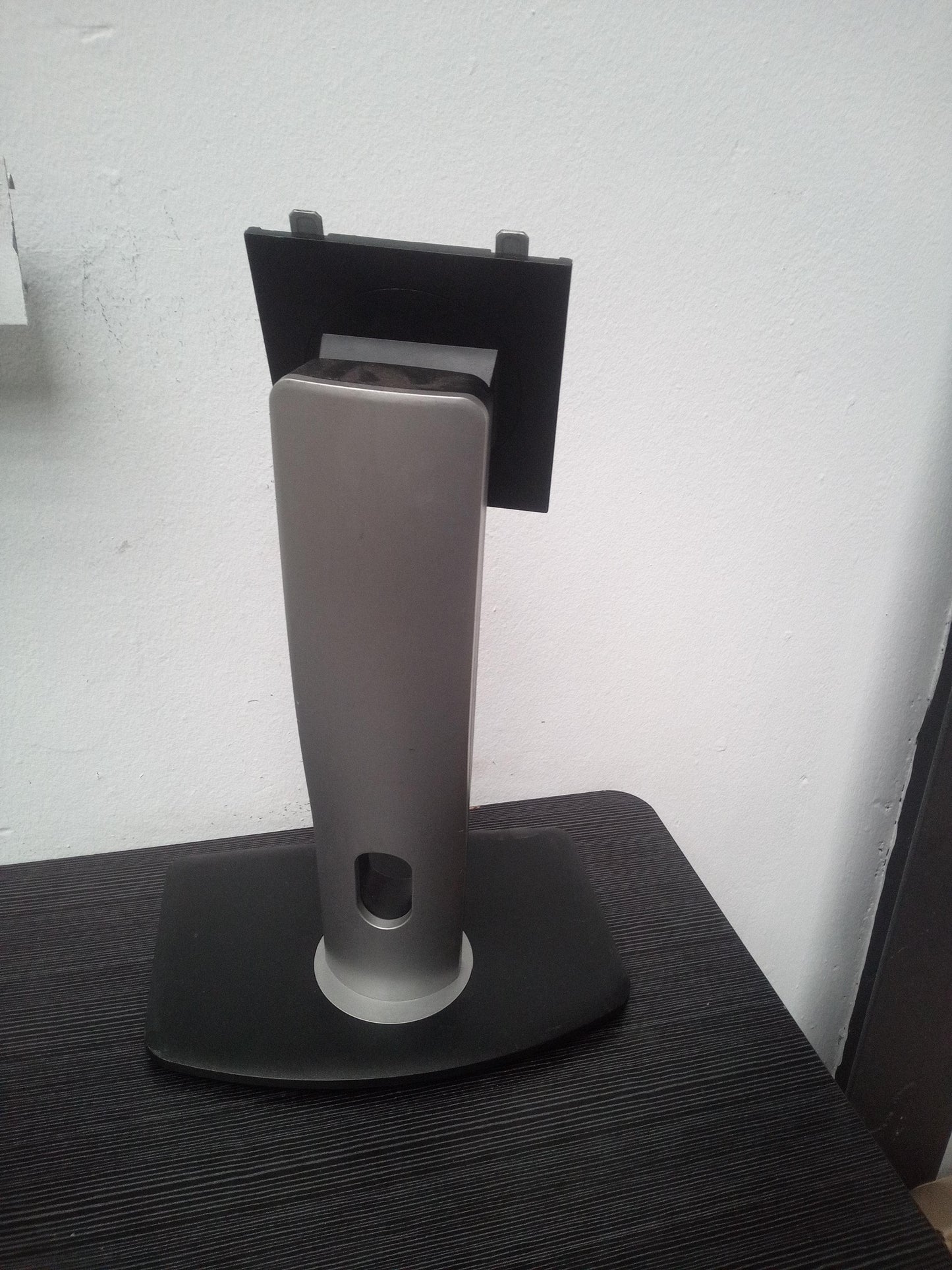 Dell P1913t, P2213t, P2312H, P/U2212H, P/U2012H & P/U2412H Monitor Stand Base – Pre-Owned