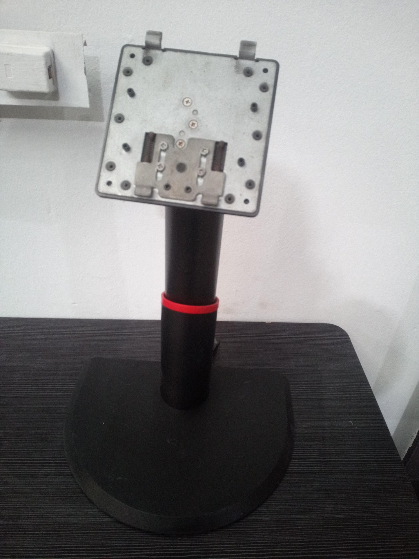 Montreal 23 Inch Monitor Stand – Pre-Owned