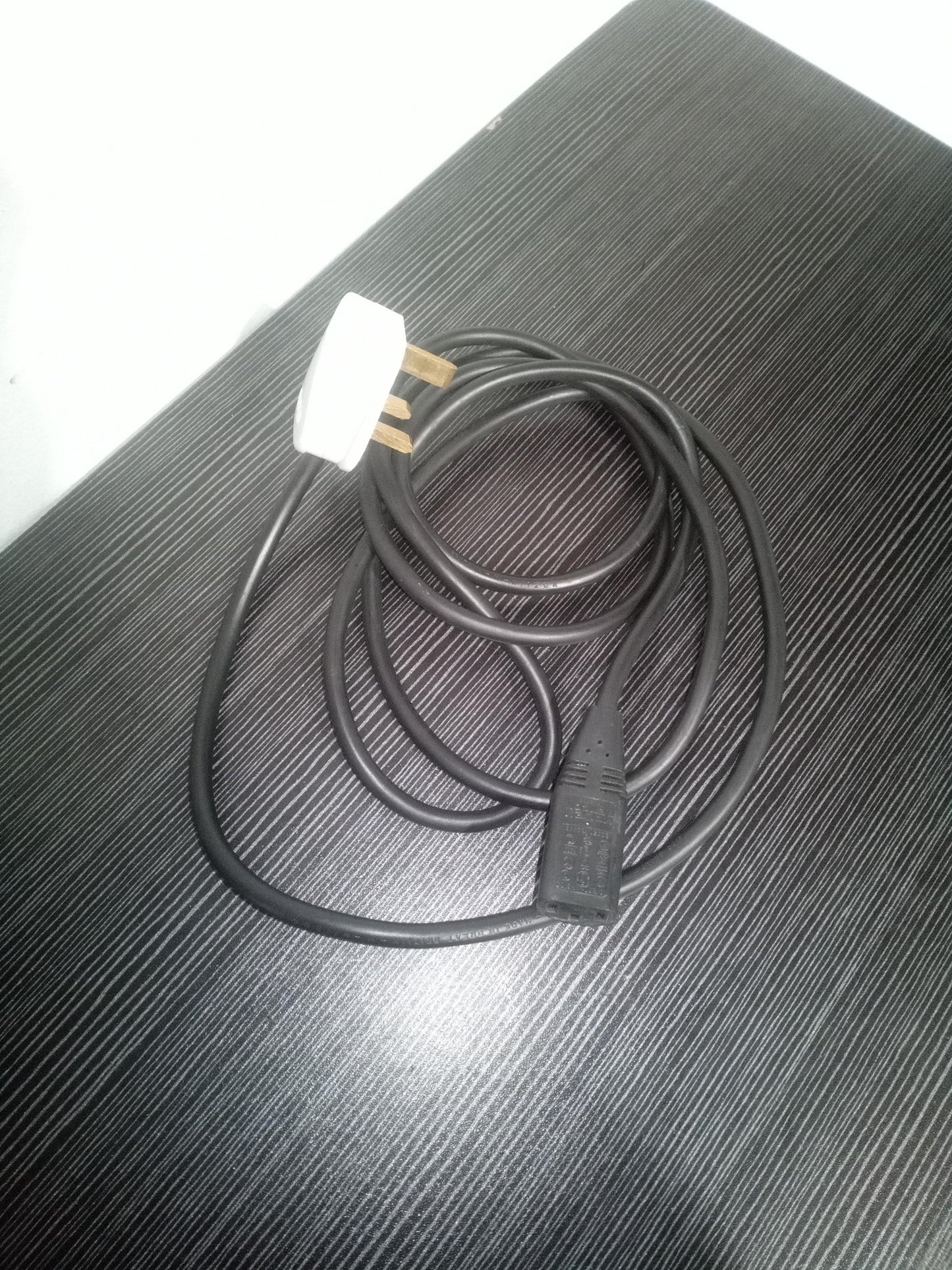 UK Mains to IEC C13 Power Cable - White – Pre-Owned