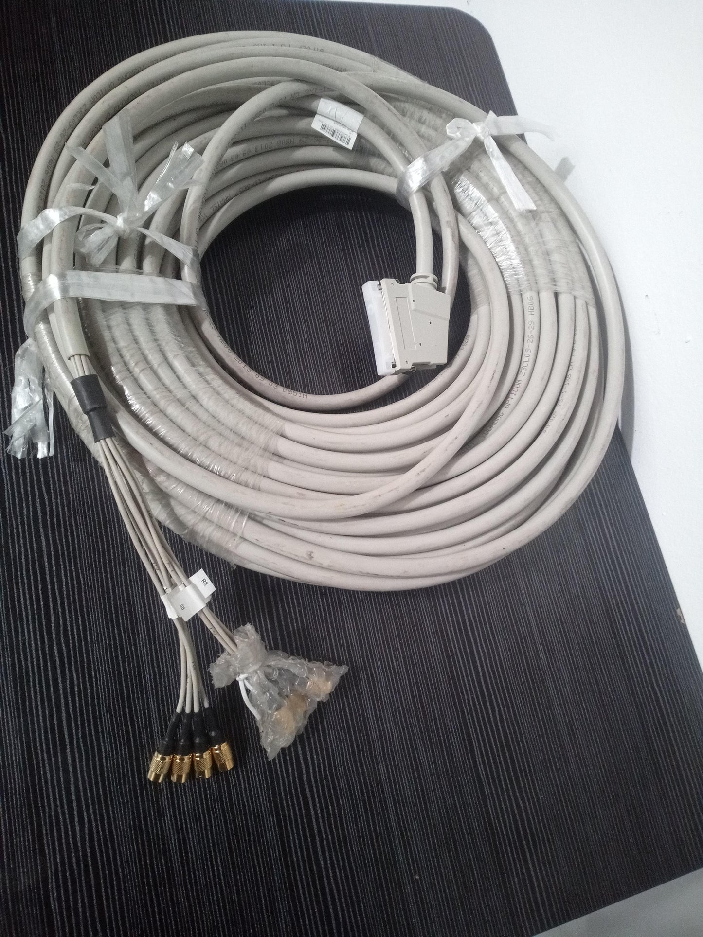 04040389 4E1 Trunk Cable 30M 750 Ohm D50M-II 8×SMB75SF-V BBU to RRU Telecom Cable - Refurb