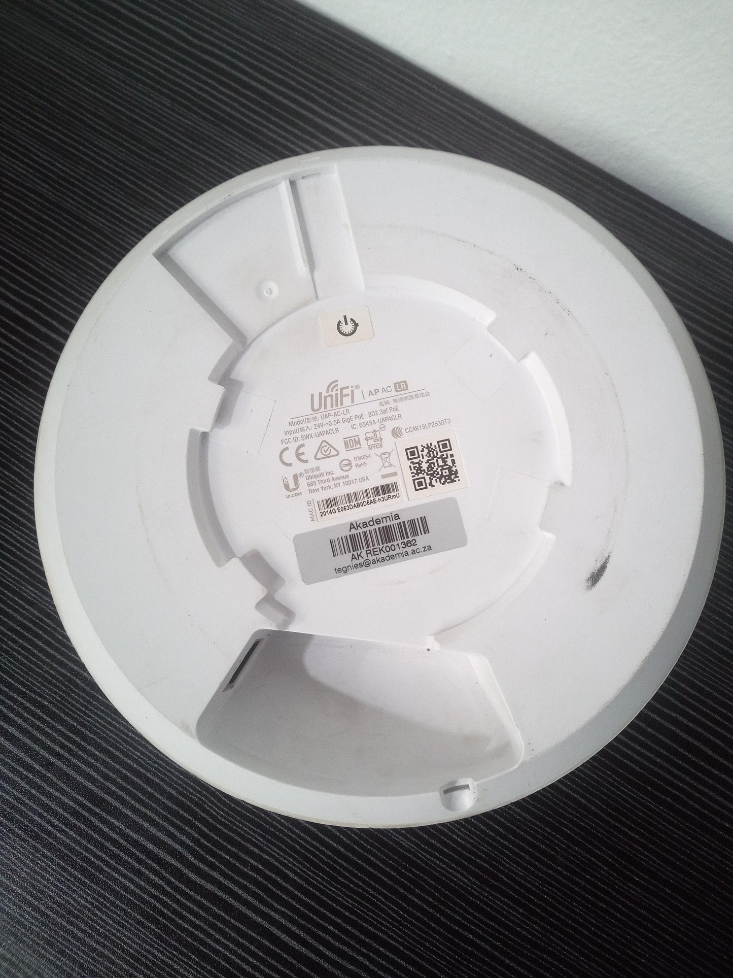 Ubiquiti UniFi UAP-AC-LR Access Point Without Mounting Brackets – Pre-Owned