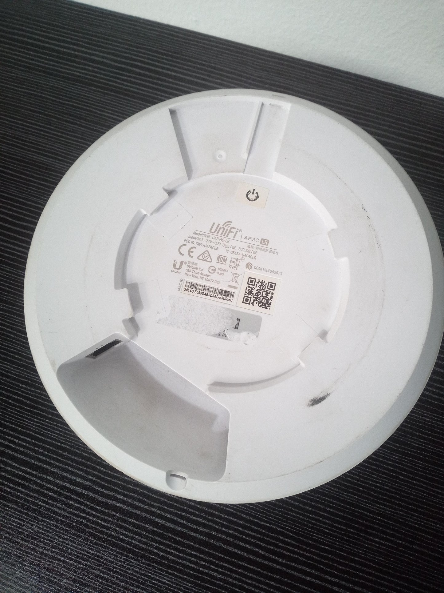 Ubiquiti UniFi UAP-AC-LR Access Point Without Mounting Brackets – Pre-Owned