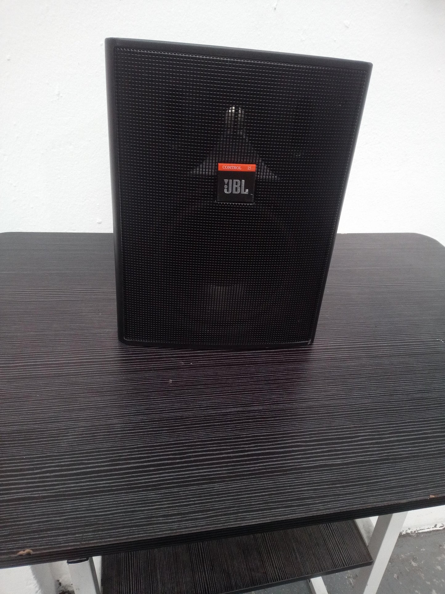 JBL Control 25 Compact Indoor/Outdoor Background Foreground Loudspeaker – Pre-Owned