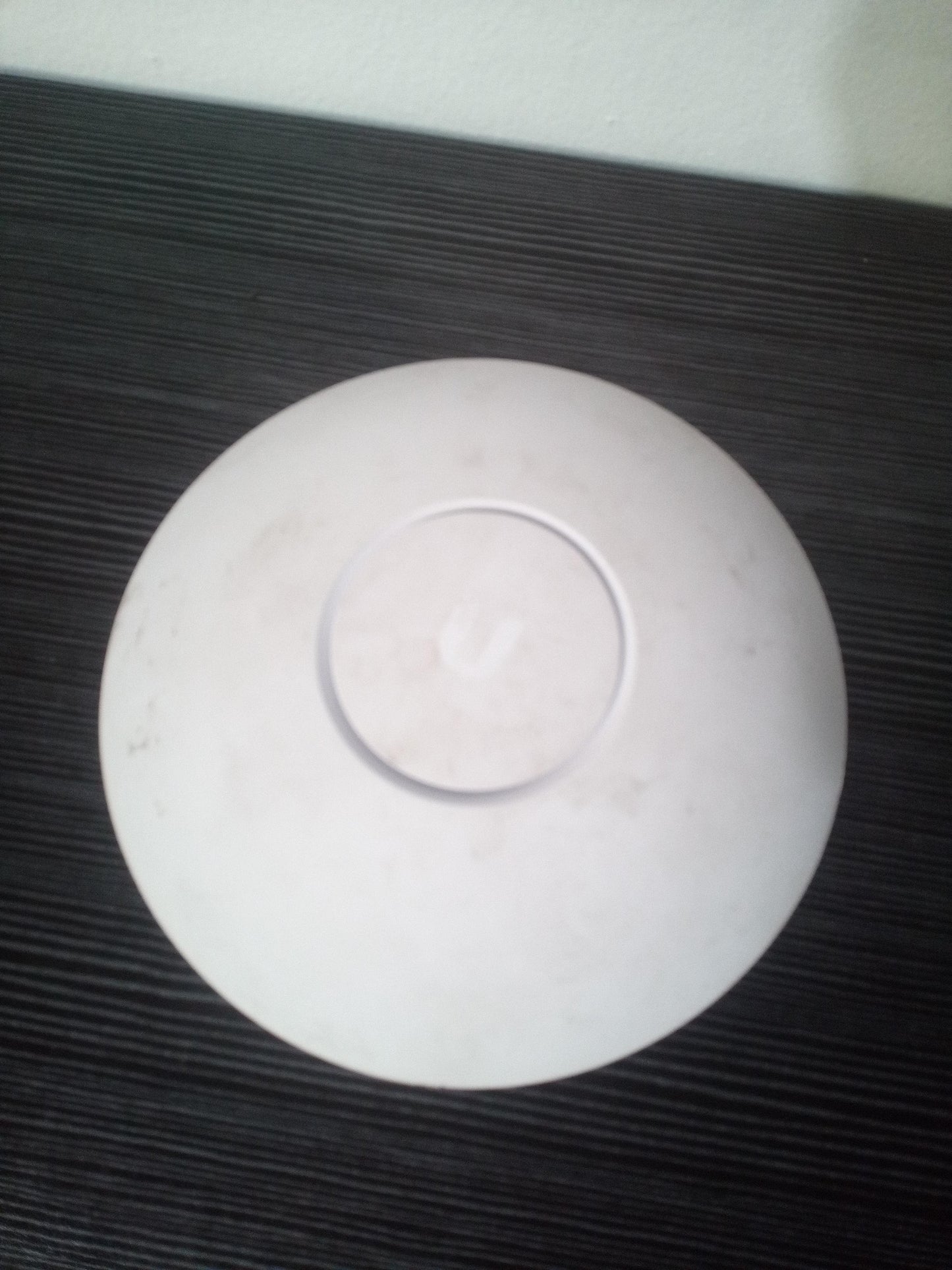 Ubiquiti UniFi UAP-AC-LR Access Point With Mounting Brackets – Pre-Owned