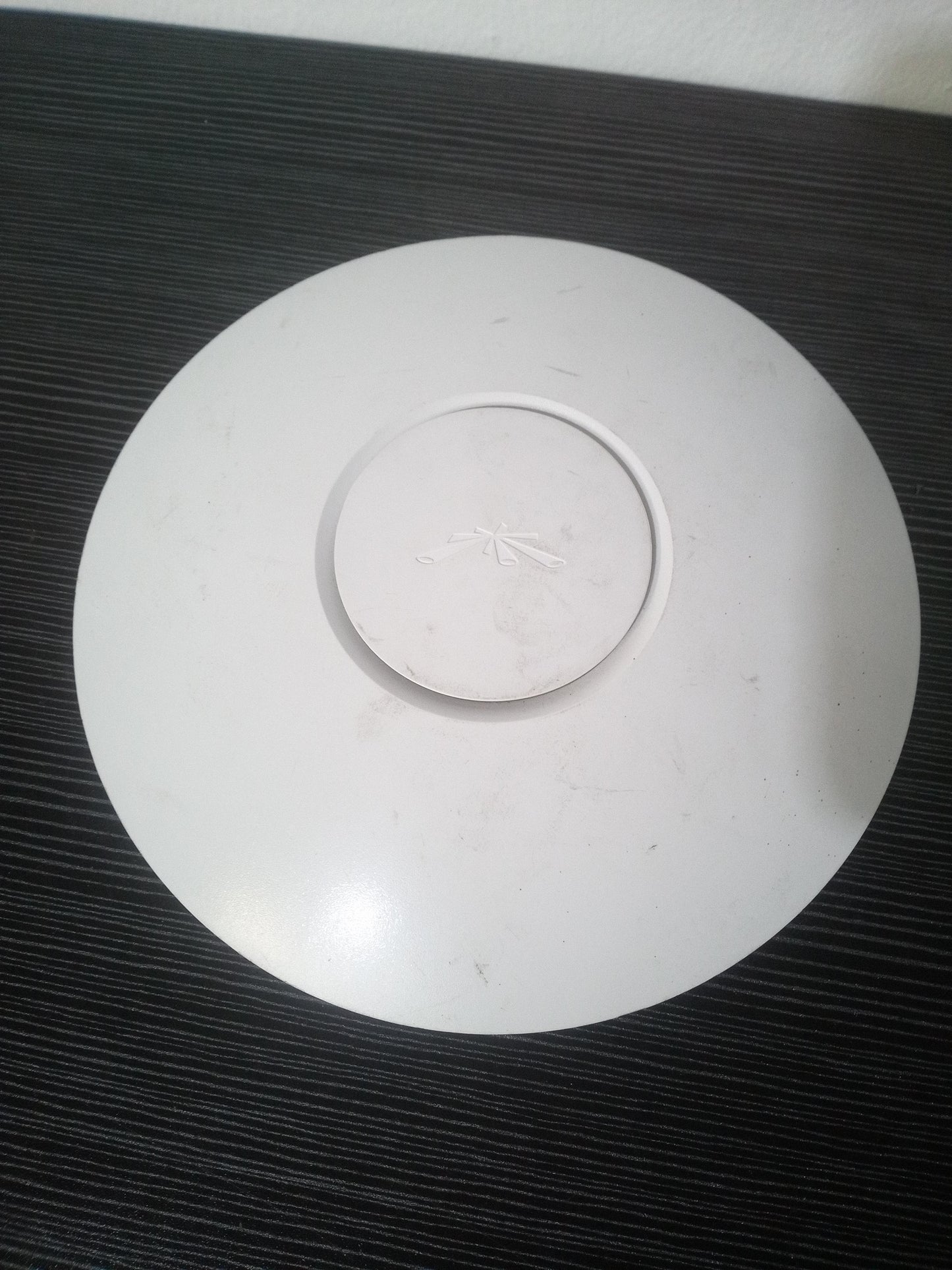 Ubiquiti UniFi AP Long Range Wireless Access Point with Mounting Brackets – Pre-Owned