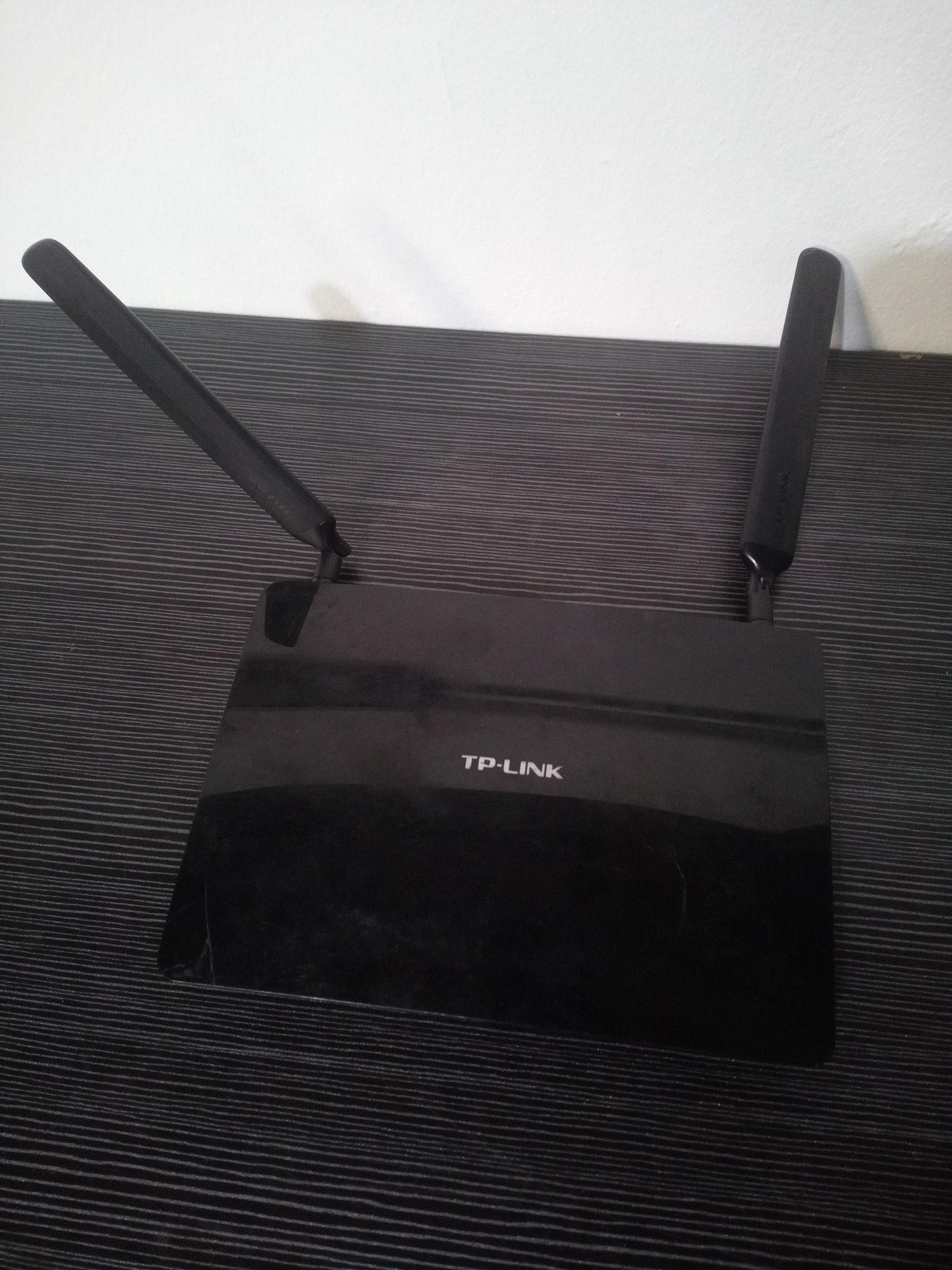TP-Link MR200 AC750 Wireless Dual-Band 4G LTE Router – Pre-Owned