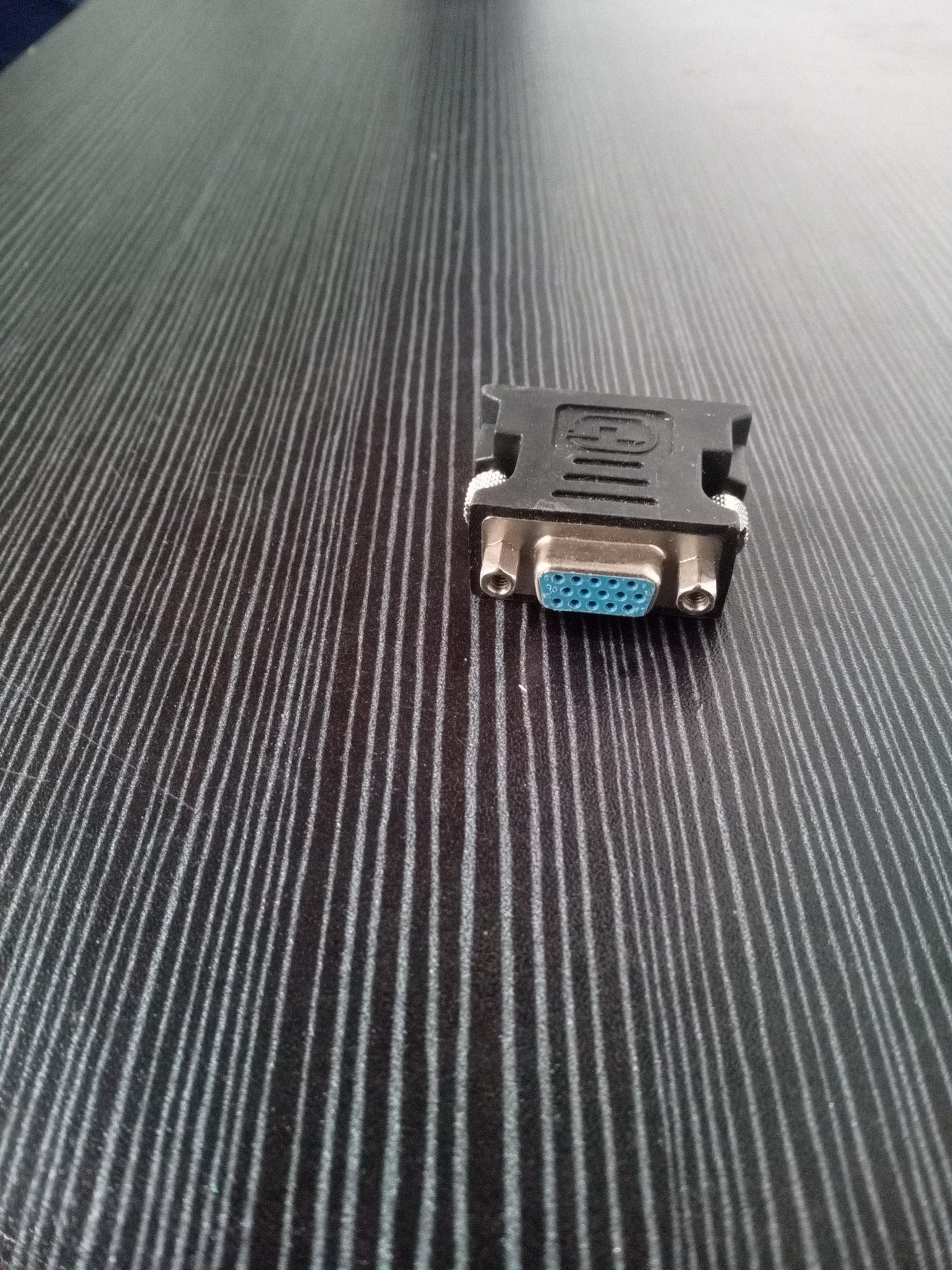 DVI Male to VGA (HD15) Female Adapter – Pre-Owned