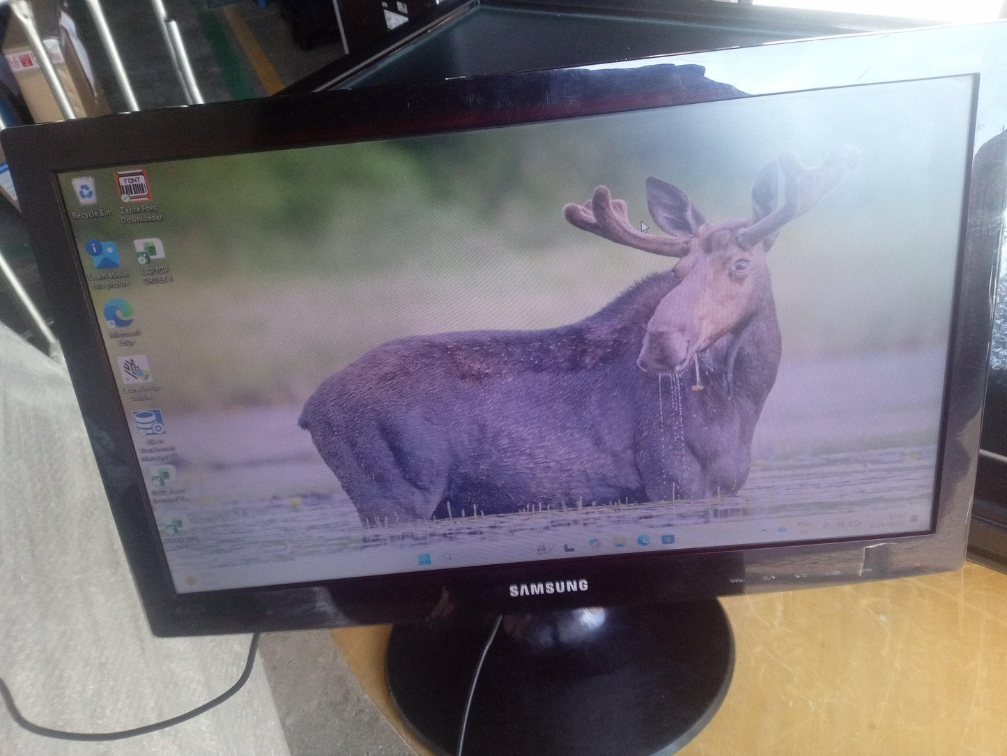 Samsung S20D300HY 19.5 Inch LED Monitor With Adapter – VGA & HDMI – Used