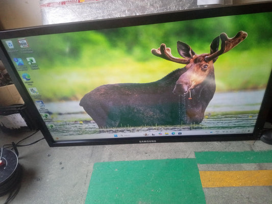 Samsung DM65E 65 Inch Slim Direct-Lit LED Professional Display With Remote - No Stand – Used