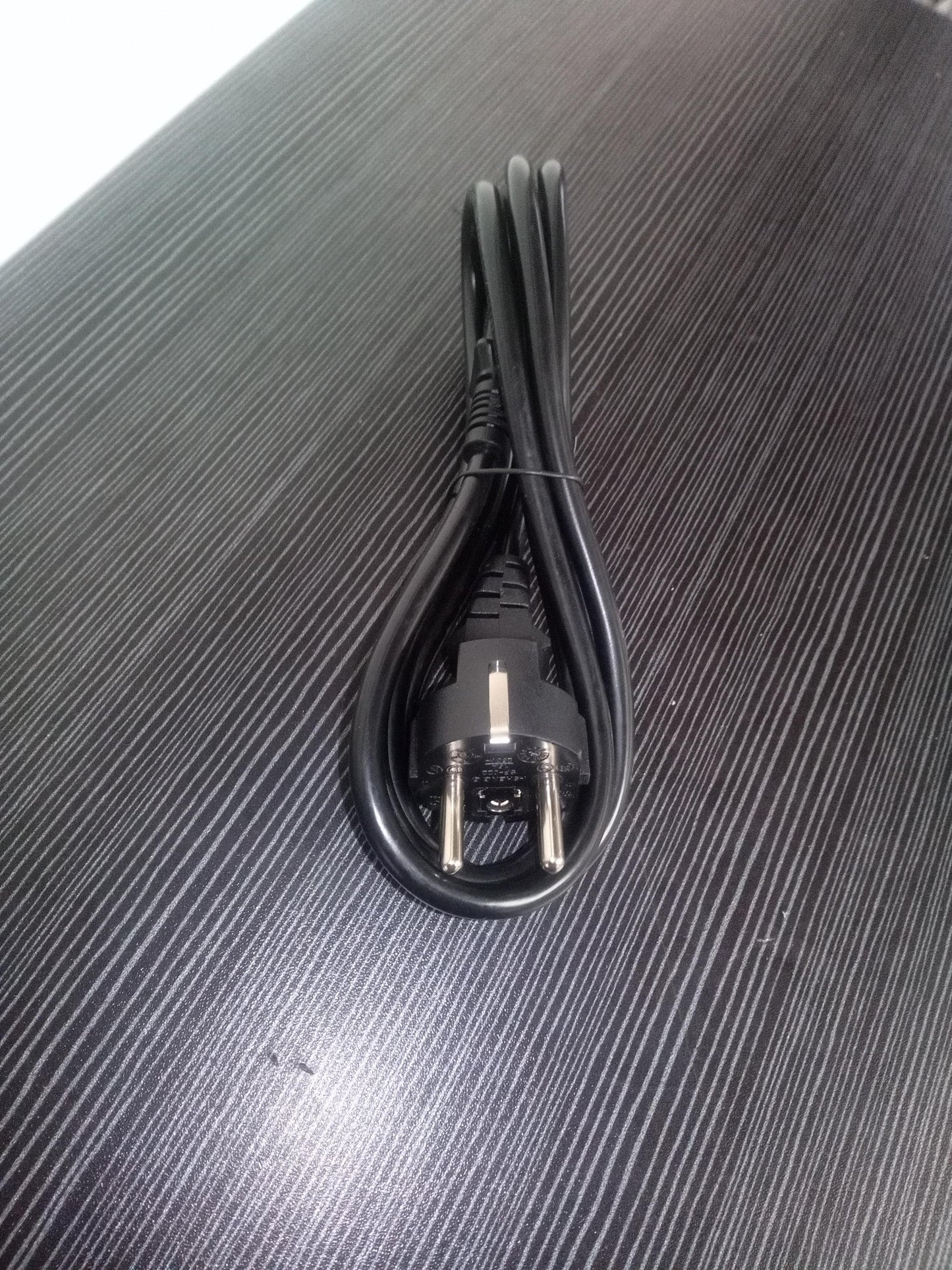 Power Cable Right Angled Schuko EU Plug to IEC C13 Black – Pre-Owned