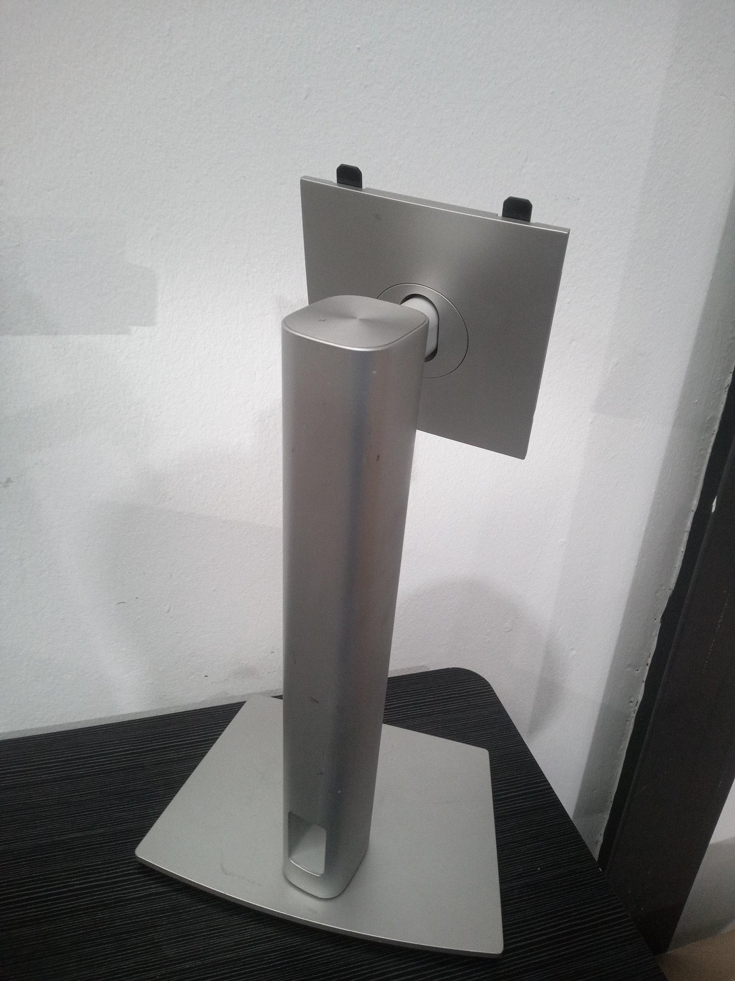 Dell 0F8M9H Monitor Stand – Pre-Owned