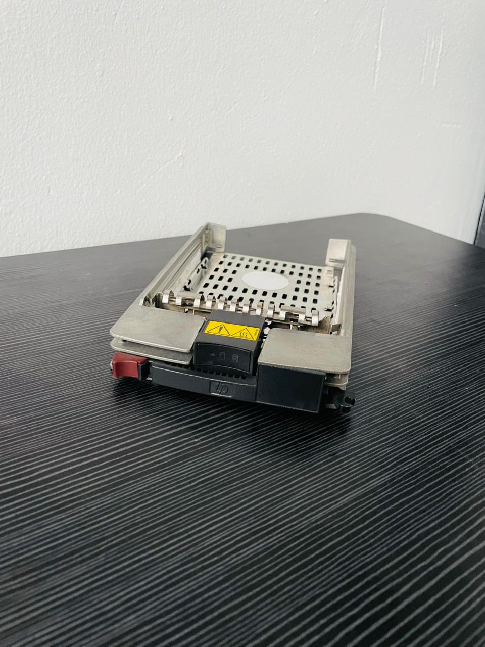 HP 349471-003 Compaq 3.5 Inch SCSI Hot Plug Hot-Swap Tray Caddy – Pre-Owned