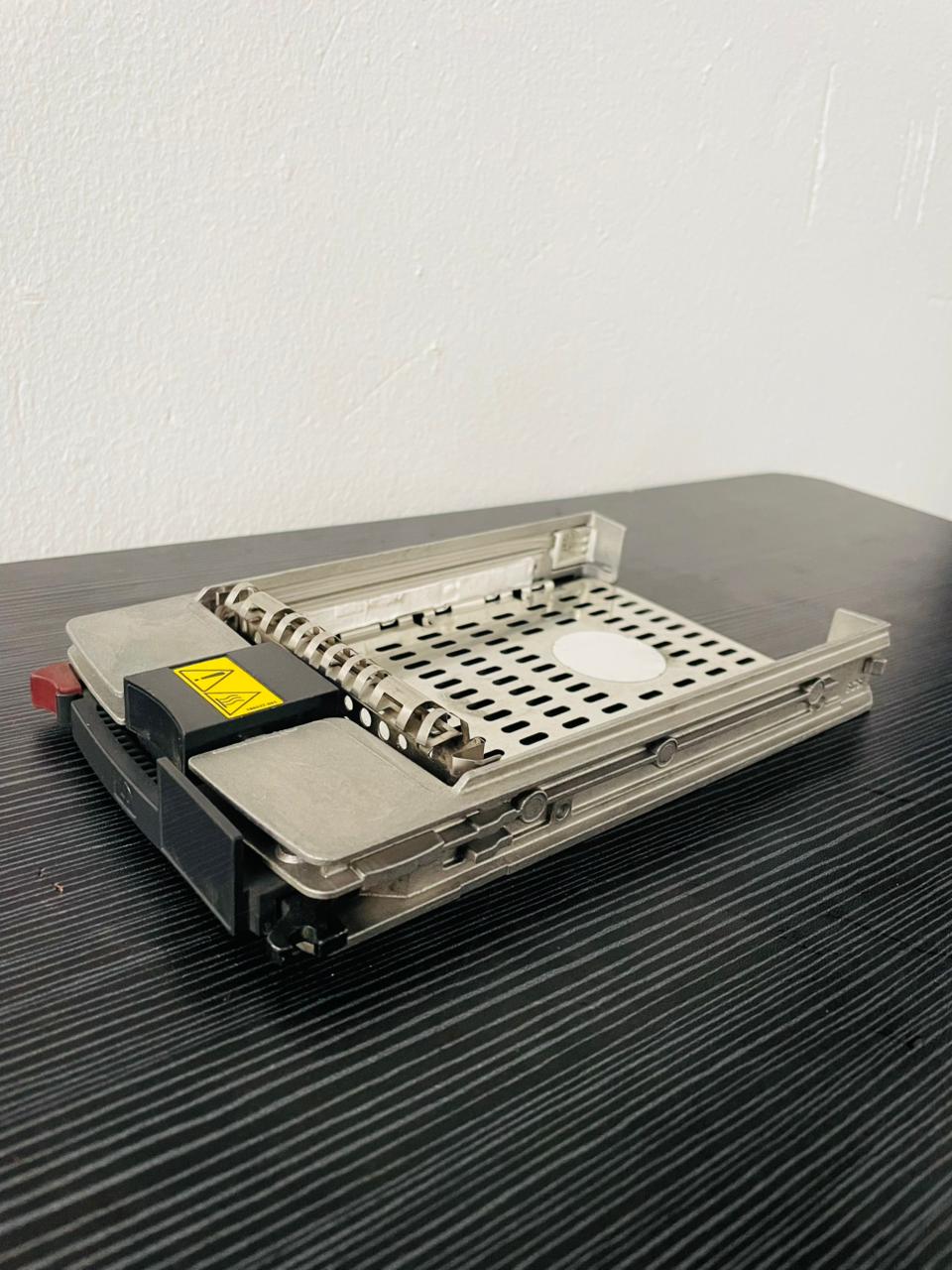 HP 349471-003 Compaq 3.5 Inch SCSI Hot Plug Hot-Swap Tray Caddy – Pre-Owned